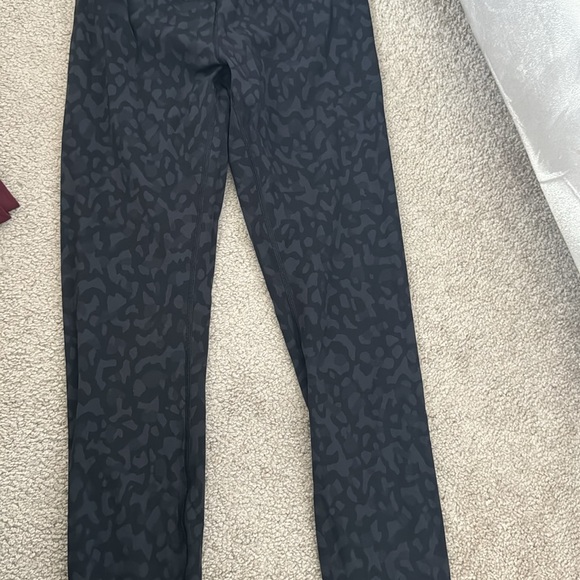 Lulu lemon 7/8 leggings size 6 - Picture 3 of 4
